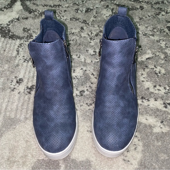 Journee Collection Pennelope Blue Laser Cut Zipper Top Wedge Sneakers - Picture 7 of 13